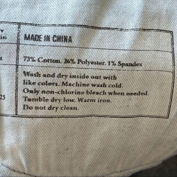 Banana Republic Curvy Bootcut Jeans in Dark Wash, Size 32 - Picture 5 of 13